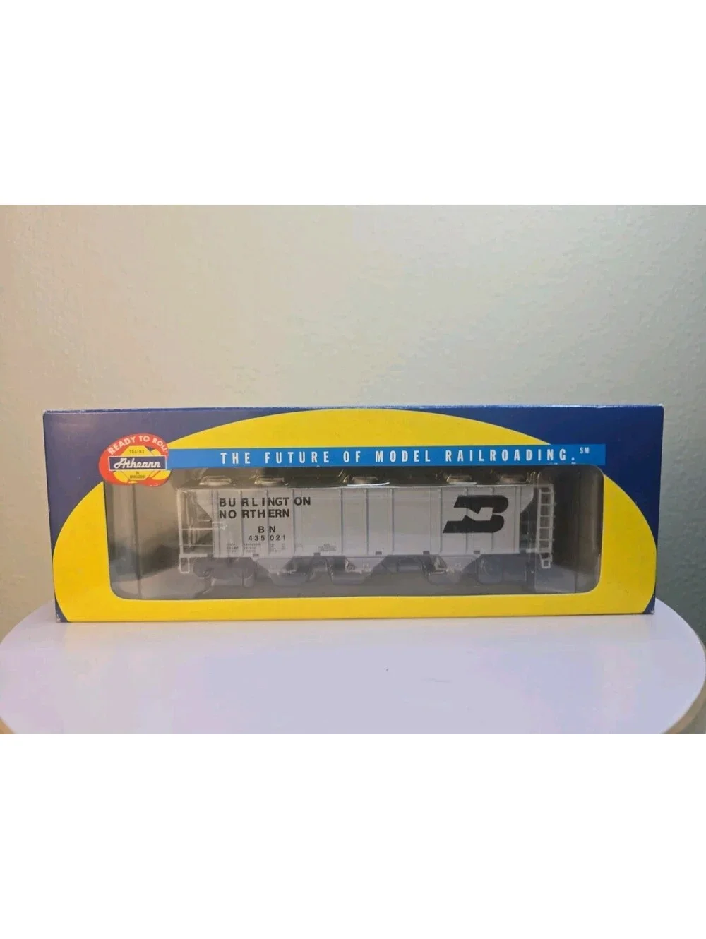 Athearn Ready to Roll N Scale Burlington Northern PS-2 Covered Hopper BN #435021